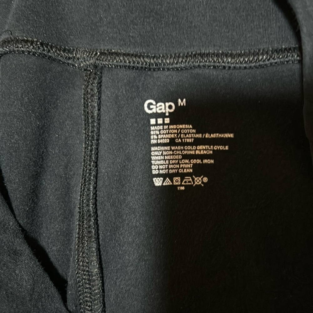 Gap medium black yoga pants